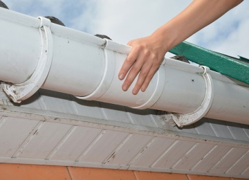 Gutter Installation: The Dangers of Doing It Yourself