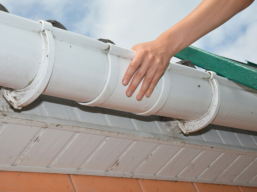 Gutter Installation: The Dangers of Doing It Yourself